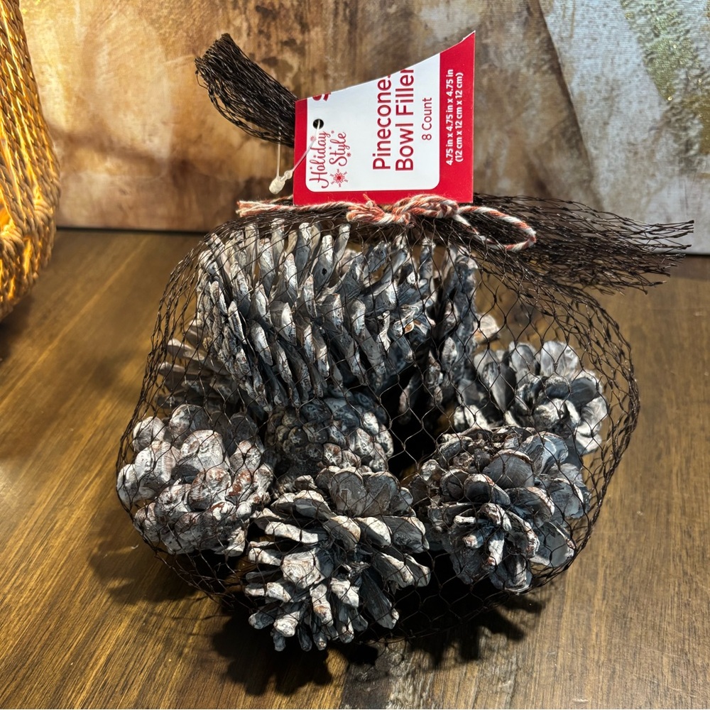 Pinecone Bowl Filler